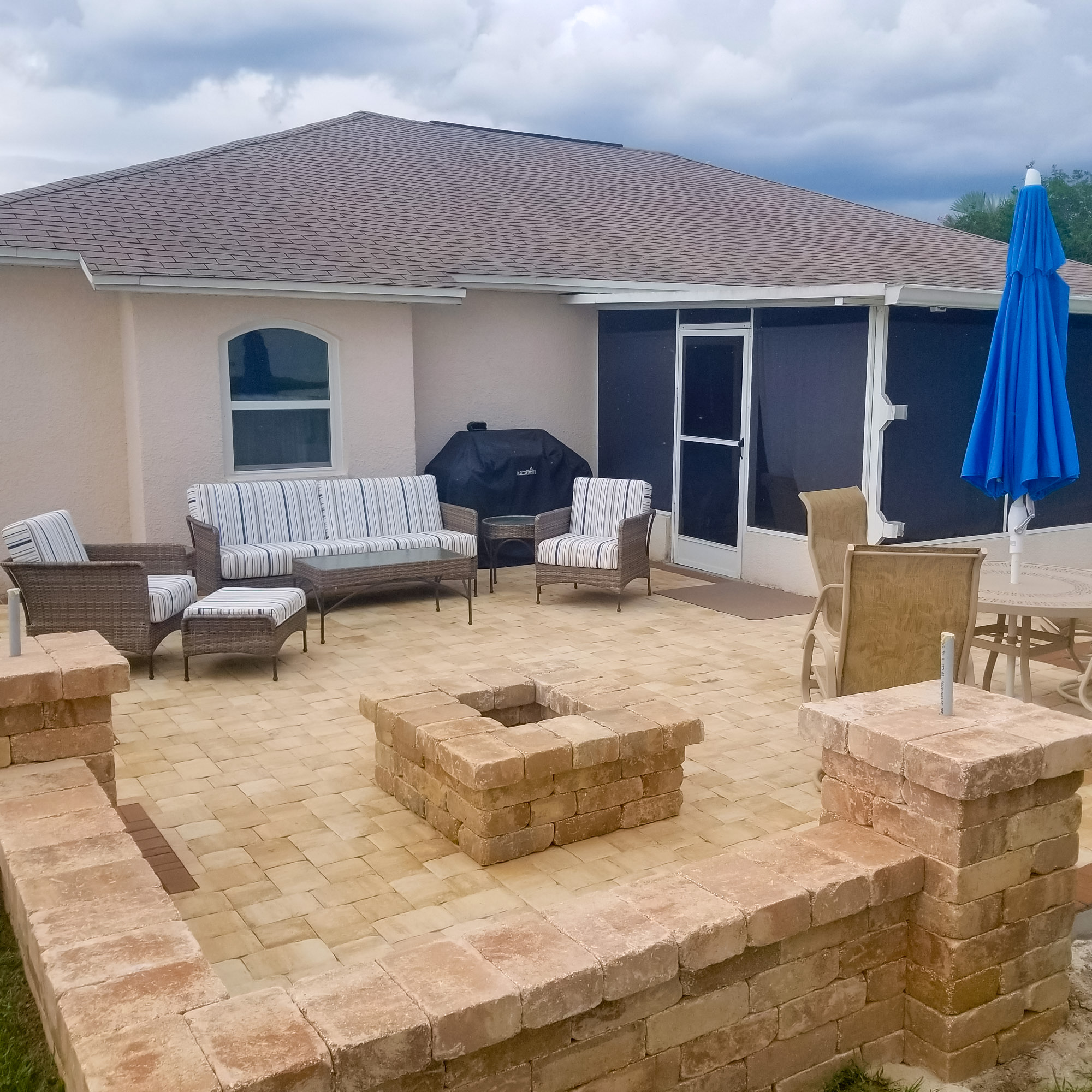 We create custom outdoor screens and enclosures in Fishhawk & Plant City, FL