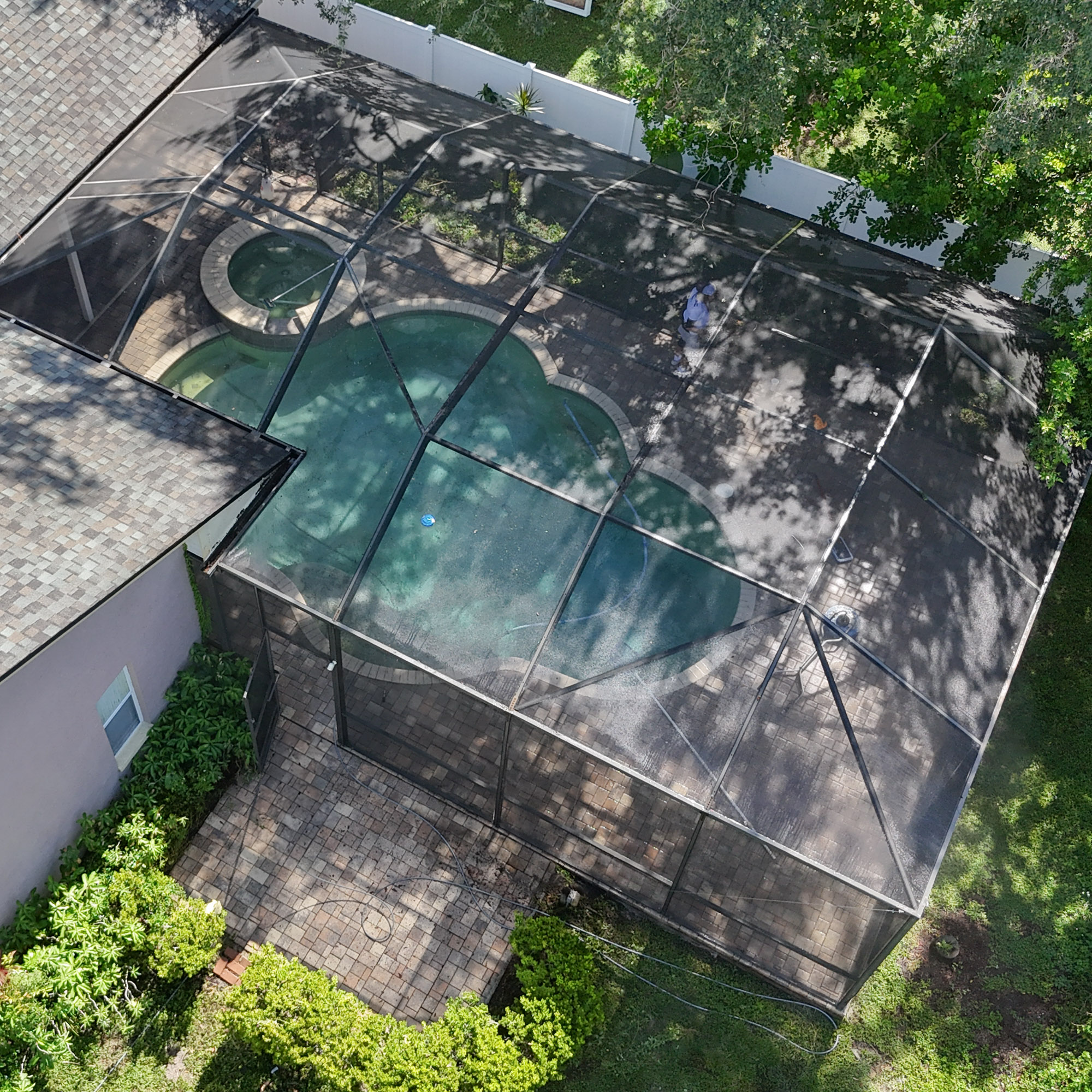 We build and install custom pool cages in Fishhawk & Zephyrhills, FL