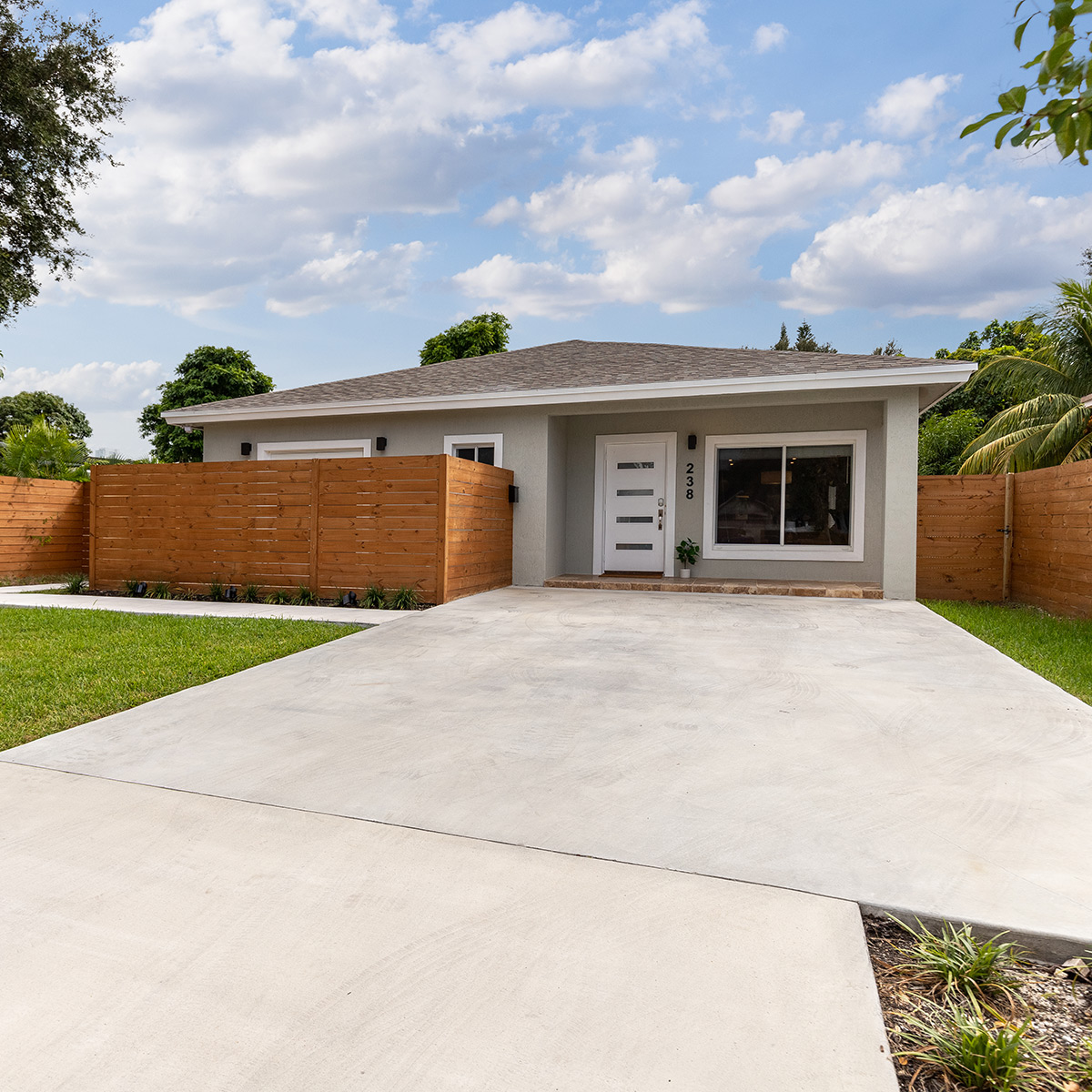 Custom concrete driveways and more in Fishhawk & Riverview, FL
