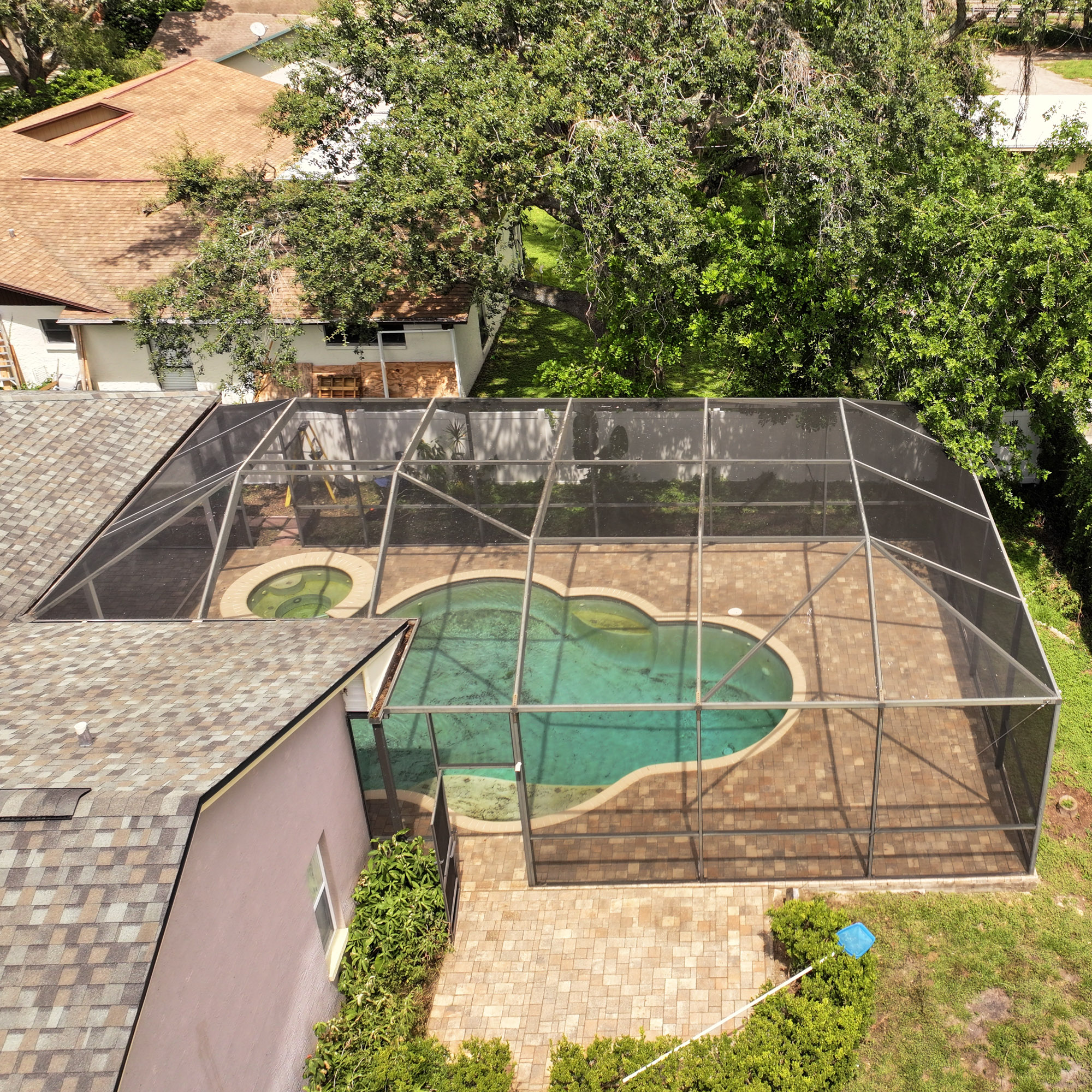 We install custom pool cages in Valrico & Plant City, FL