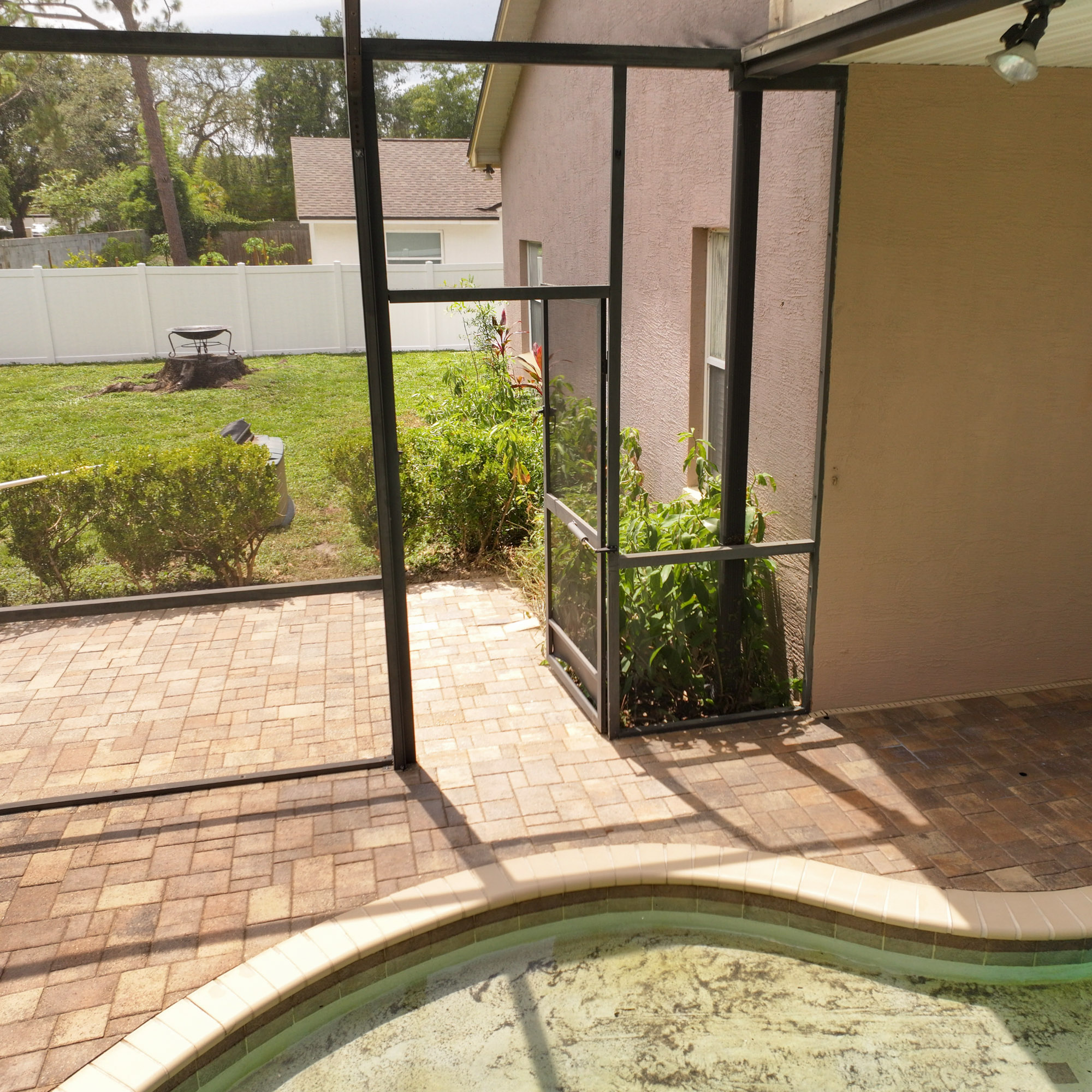 We install custom patio screens in Riverview & Mulberry, FL